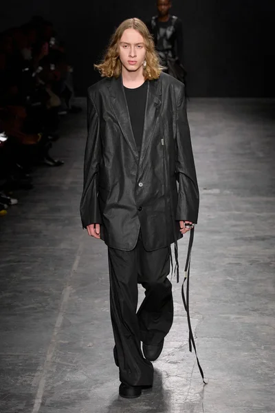 Look 7